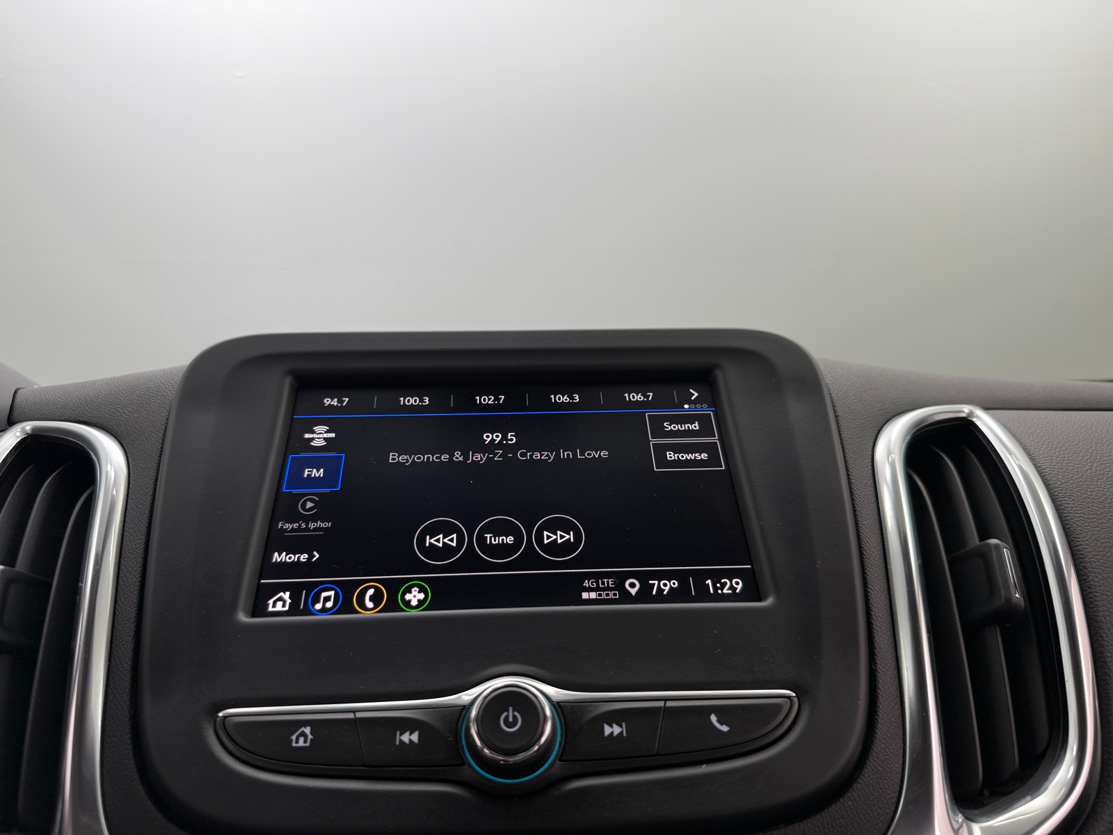Thumbnail: 2022 Chevrolet Equinox - 4