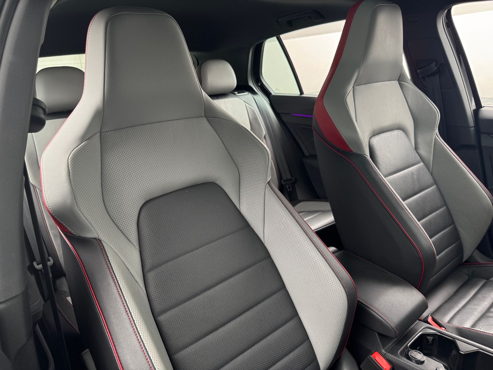 Thumbnail: 2022 Volkswagen Golf - 2