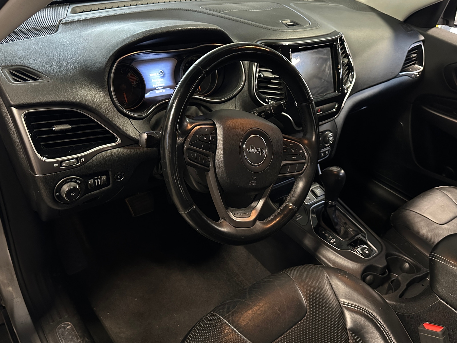 Thumbnail: 2019 Jeep Cherokee - 3