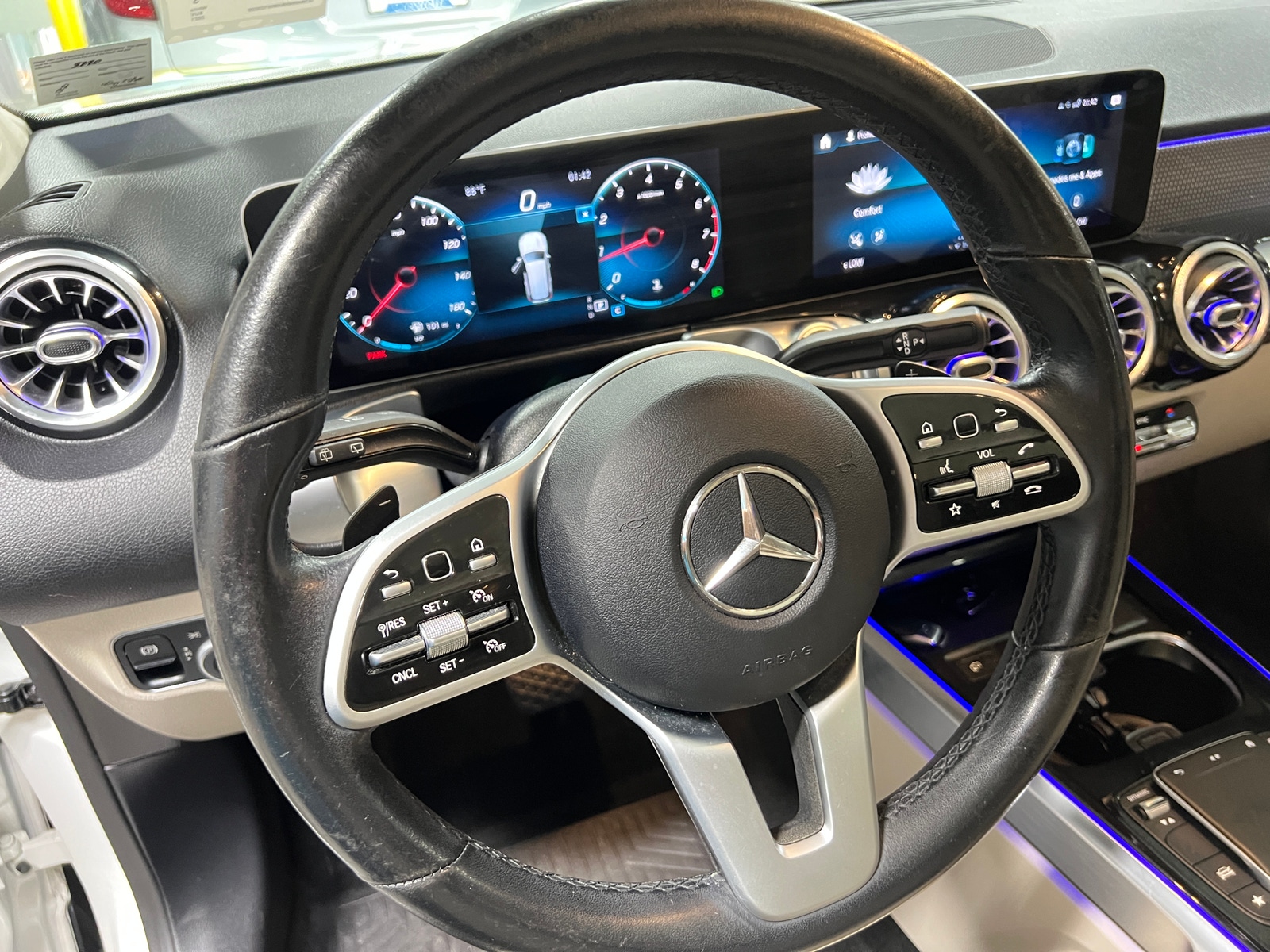 Thumbnail: 2021 Mercedes-Benz GLB - 4