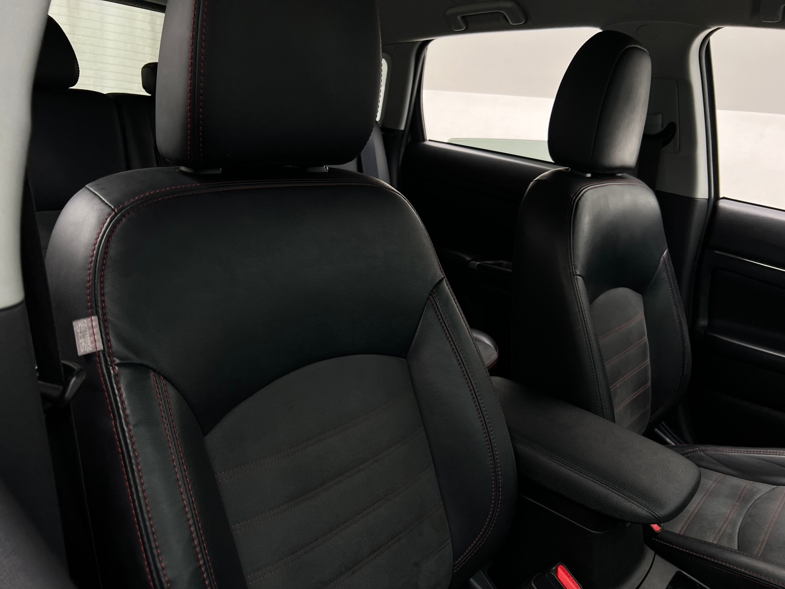 Thumbnail: 2018 Mitsubishi Outlander Sport - 2