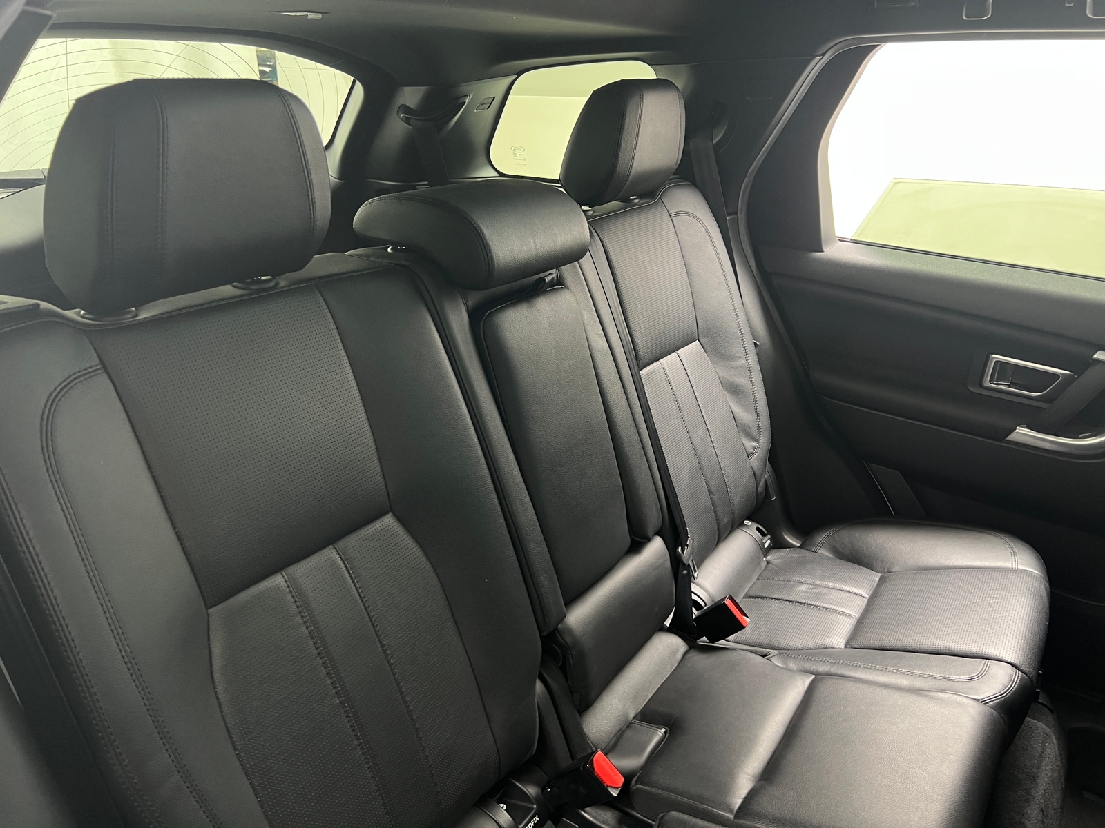 Thumbnail: 2016 Land Rover Discovery Sport - 5