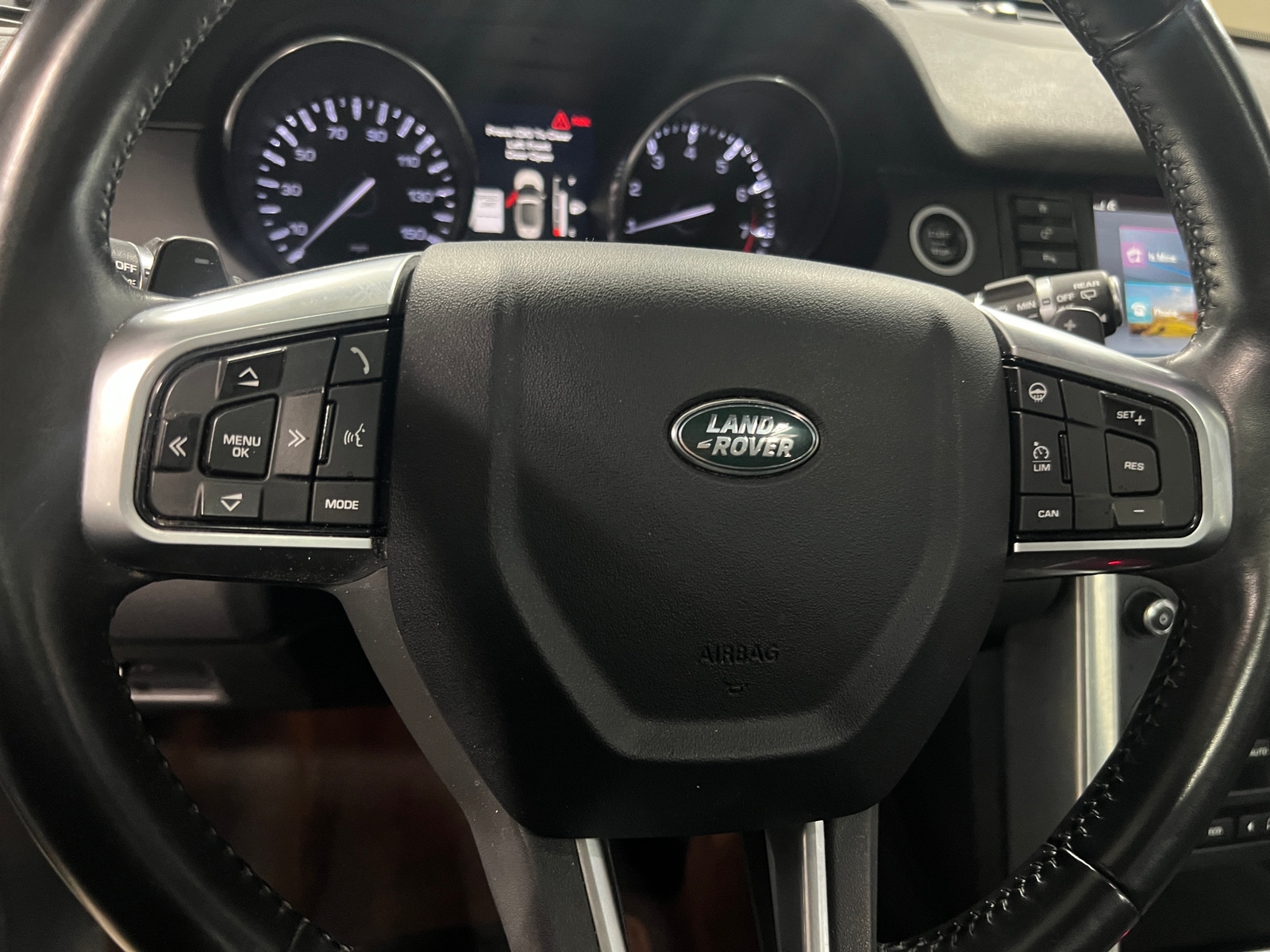 Thumbnail: 2016 Land Rover Discovery Sport - 4
