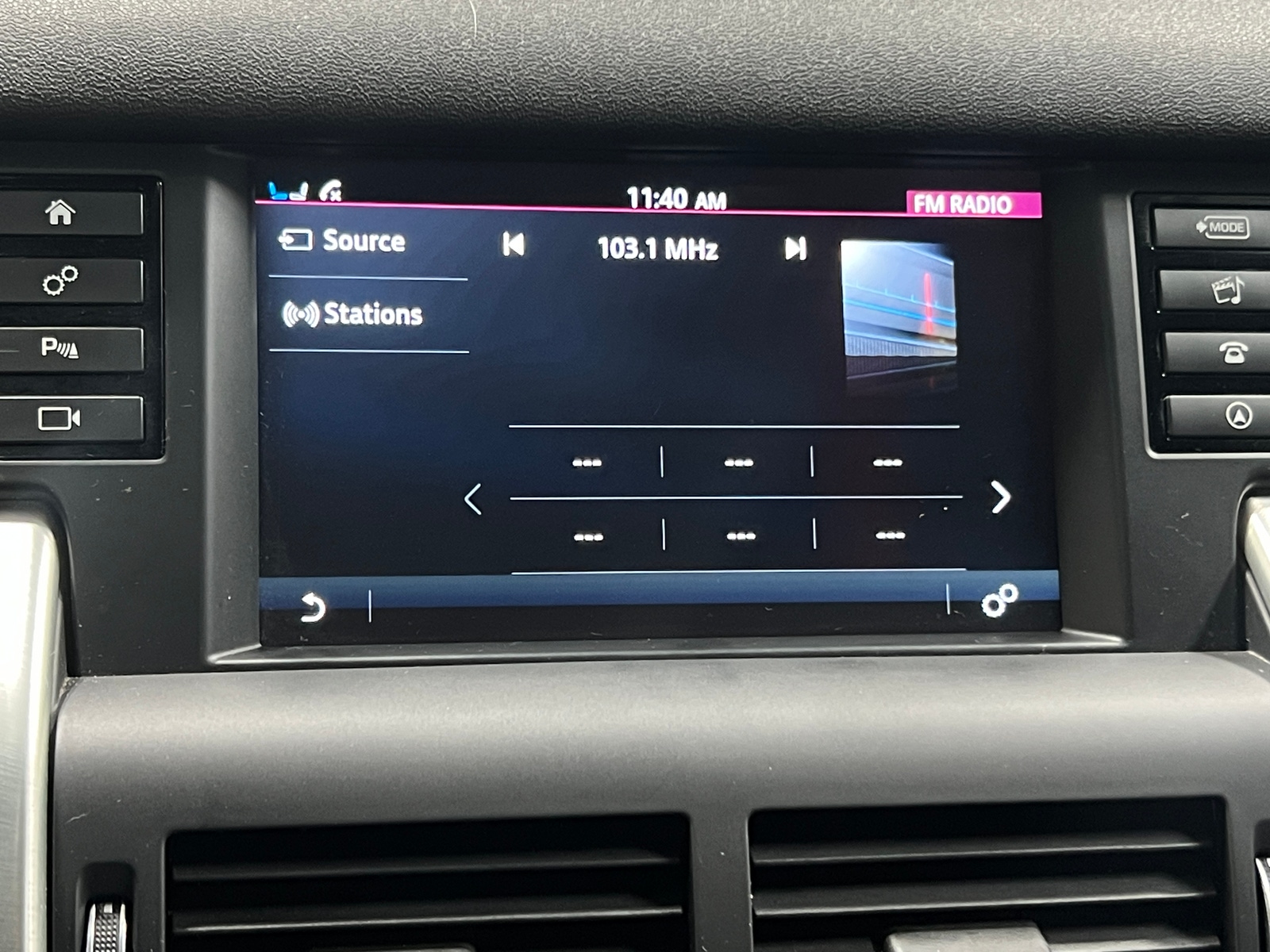 Thumbnail: 2016 Land Rover Discovery Sport - 3