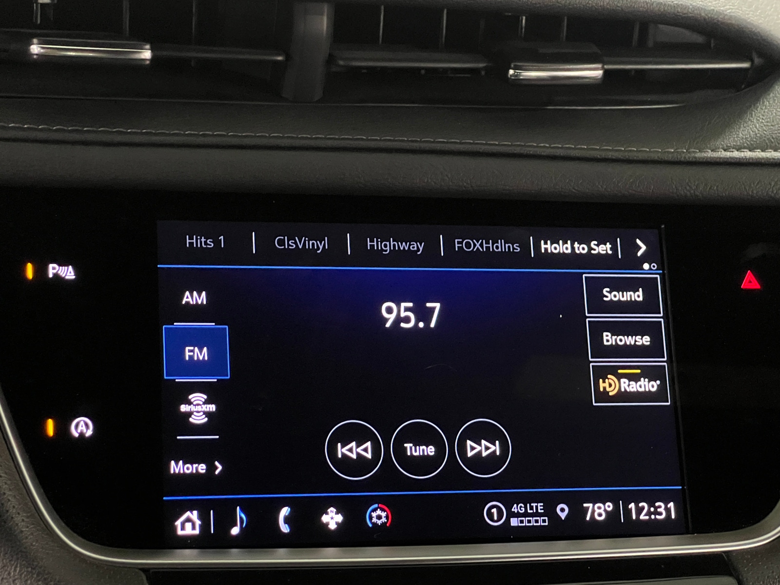 Thumbnail: 2021 Cadillac XT5 - 3