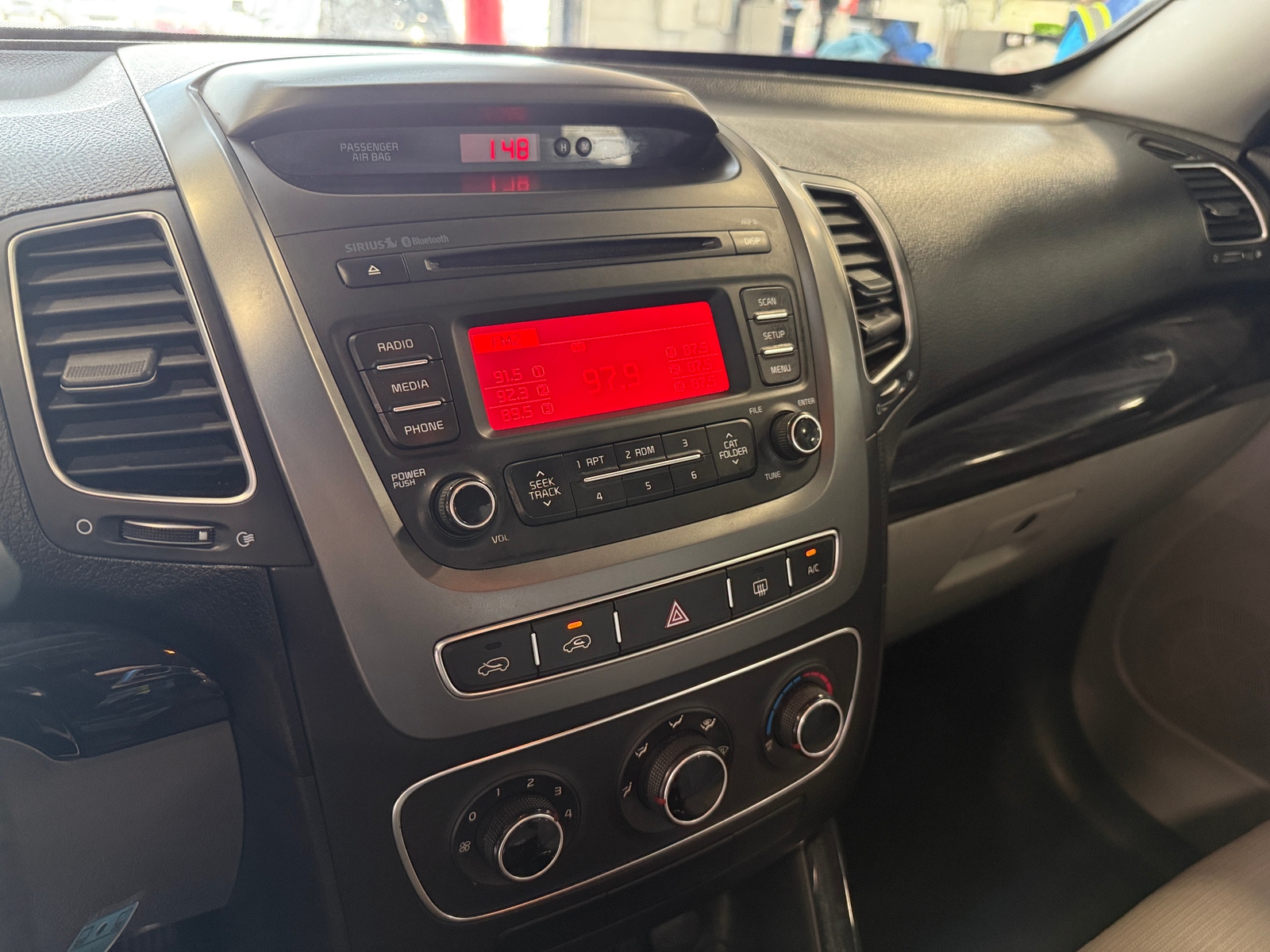 Thumbnail: 2014 Kia Sorento - 4