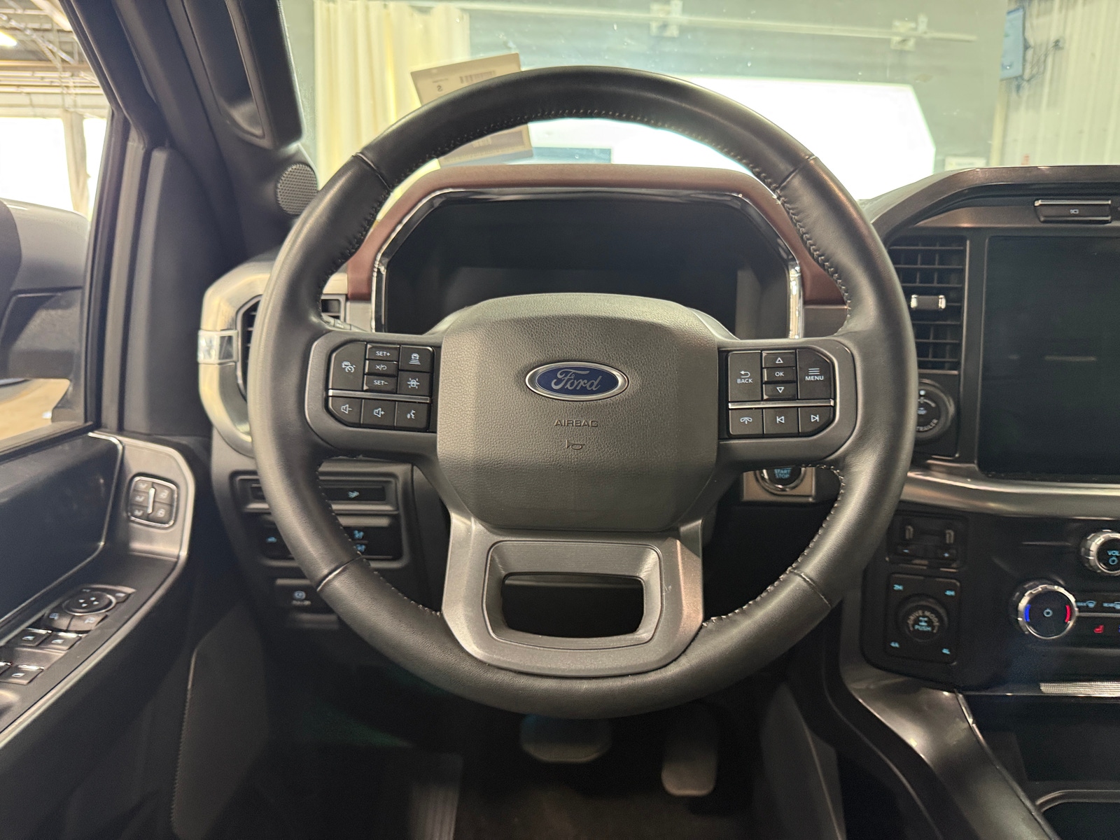 Thumbnail: 2023 Ford Econoline - 4