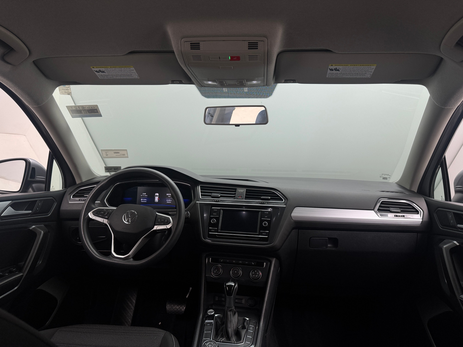 Thumbnail: 2022 Volkswagen Tiguan - 3
