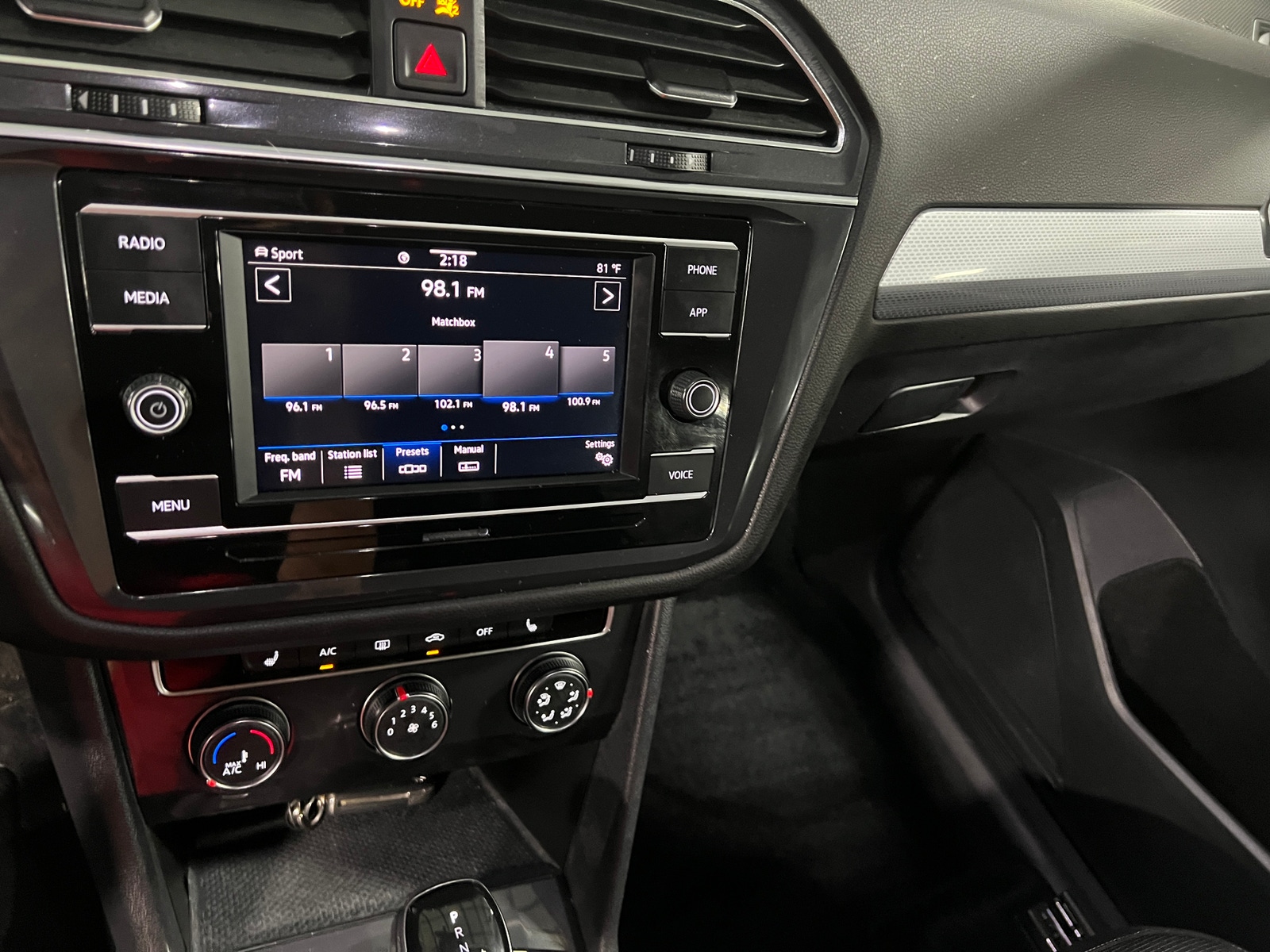Thumbnail: 2022 Volkswagen Tiguan - 4