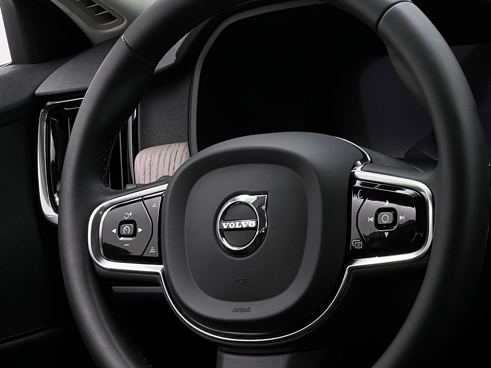 Thumbnail: 2023 Volvo S90 - 4