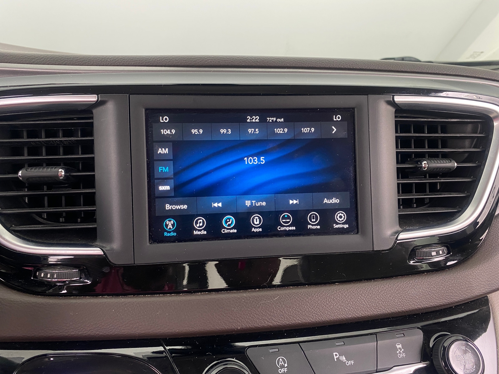 Thumbnail: 2019 Chrysler Pacifica - 3