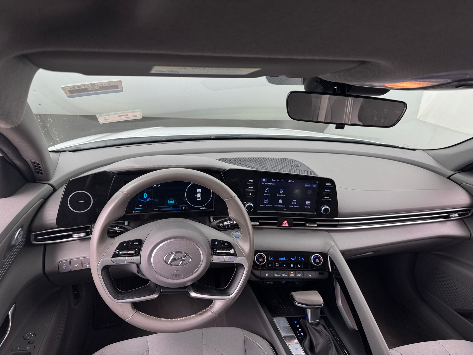 Thumbnail: 2022 Hyundai Elantra - 3