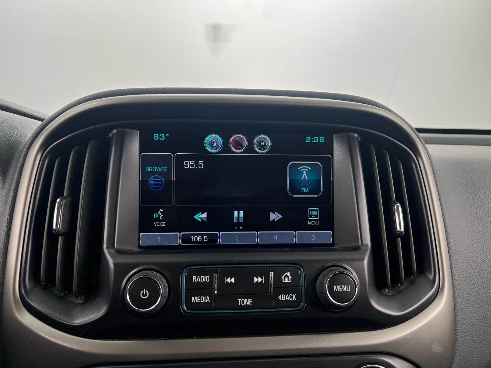 Thumbnail: 2015 Chevrolet Colorado - 3