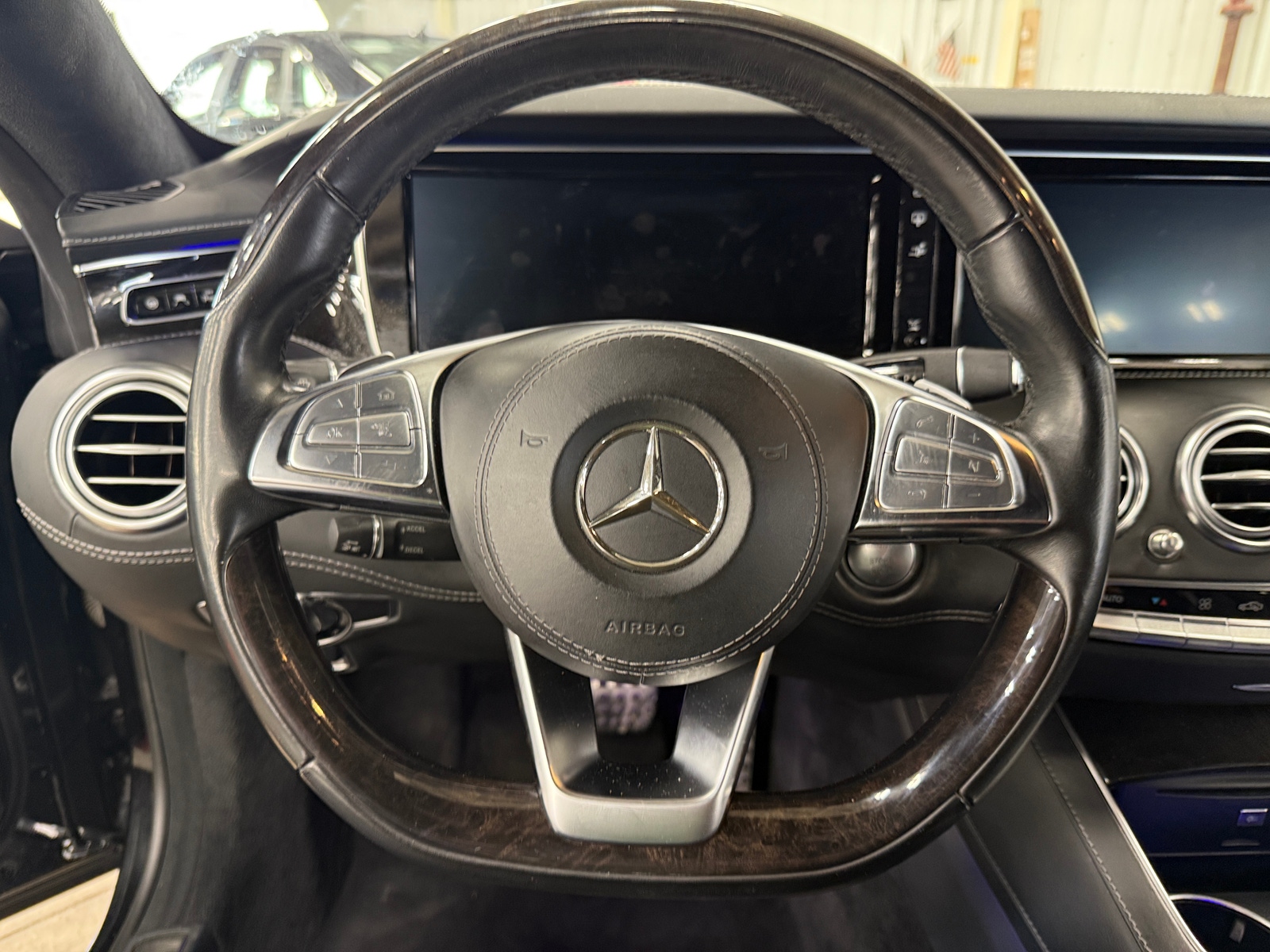 Thumbnail: 2016 Mercedes-Benz S-Class - 3