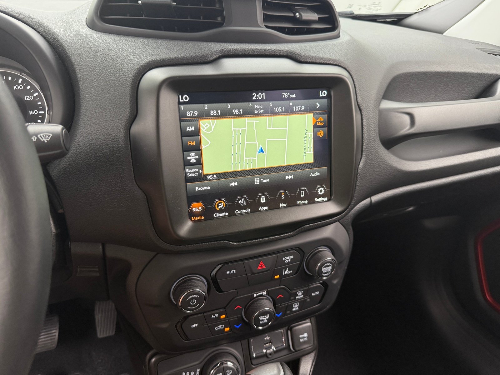 Thumbnail: 2023 Jeep Renegade - 3