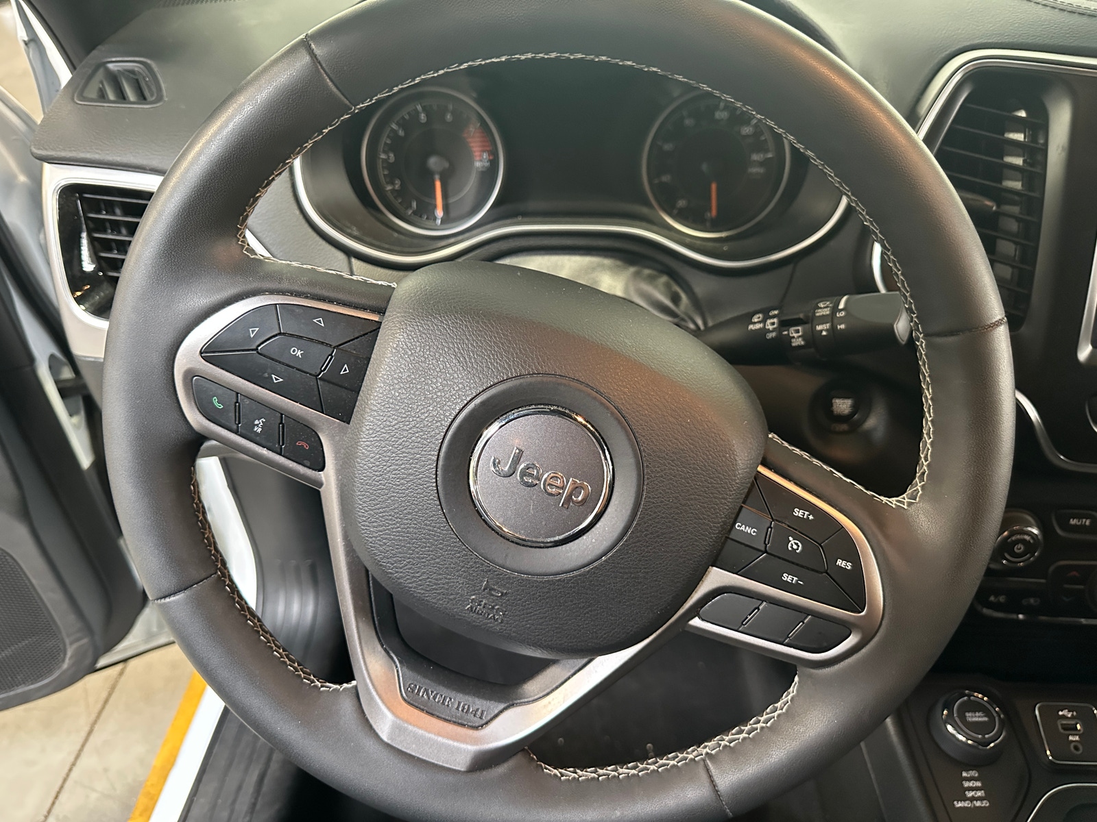 Thumbnail: 2021 Jeep Cherokee - 4