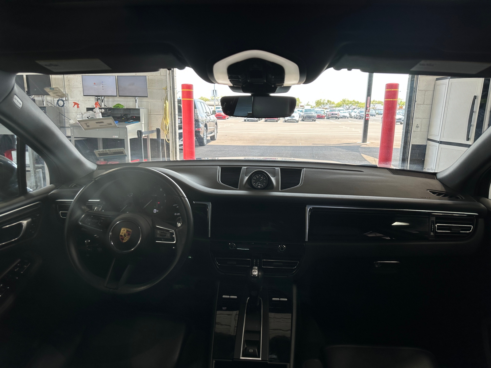 Thumbnail: 2023 Porsche Macan - 2