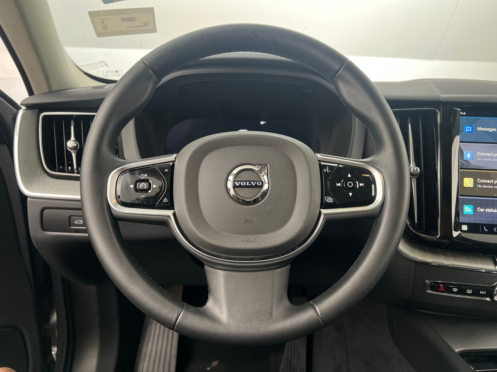 Thumbnail: 2025 Volvo XC60 - 4