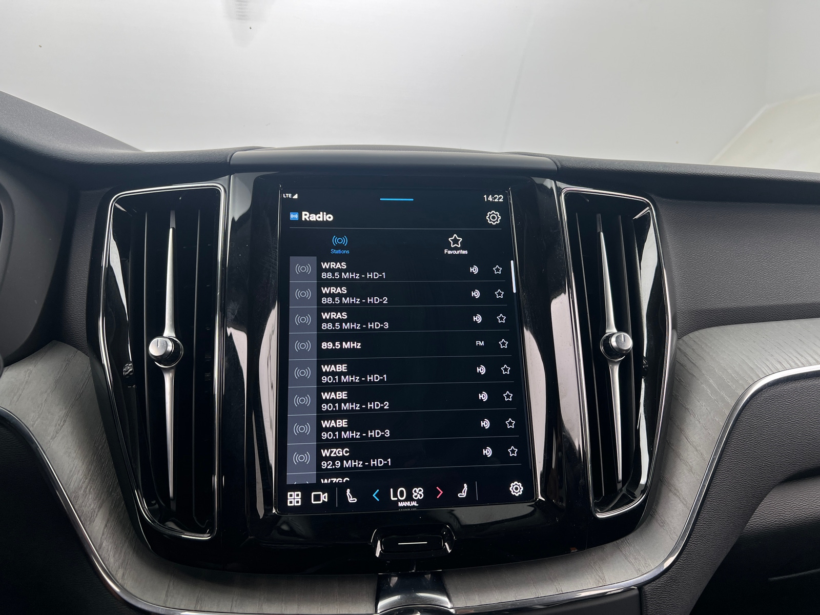 Thumbnail: 2025 Volvo XC60 - 3