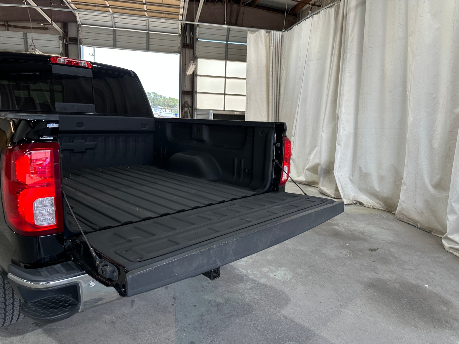 Thumbnail: 2017 Chevrolet Silverado 1500 - 7