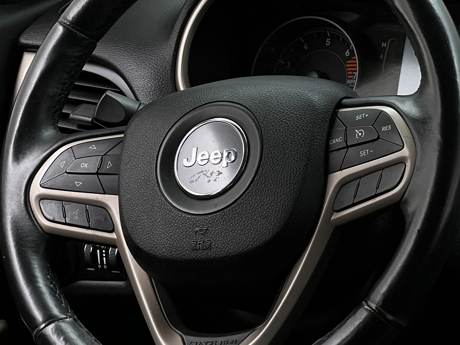 Thumbnail: 2017 Jeep Cherokee - 5