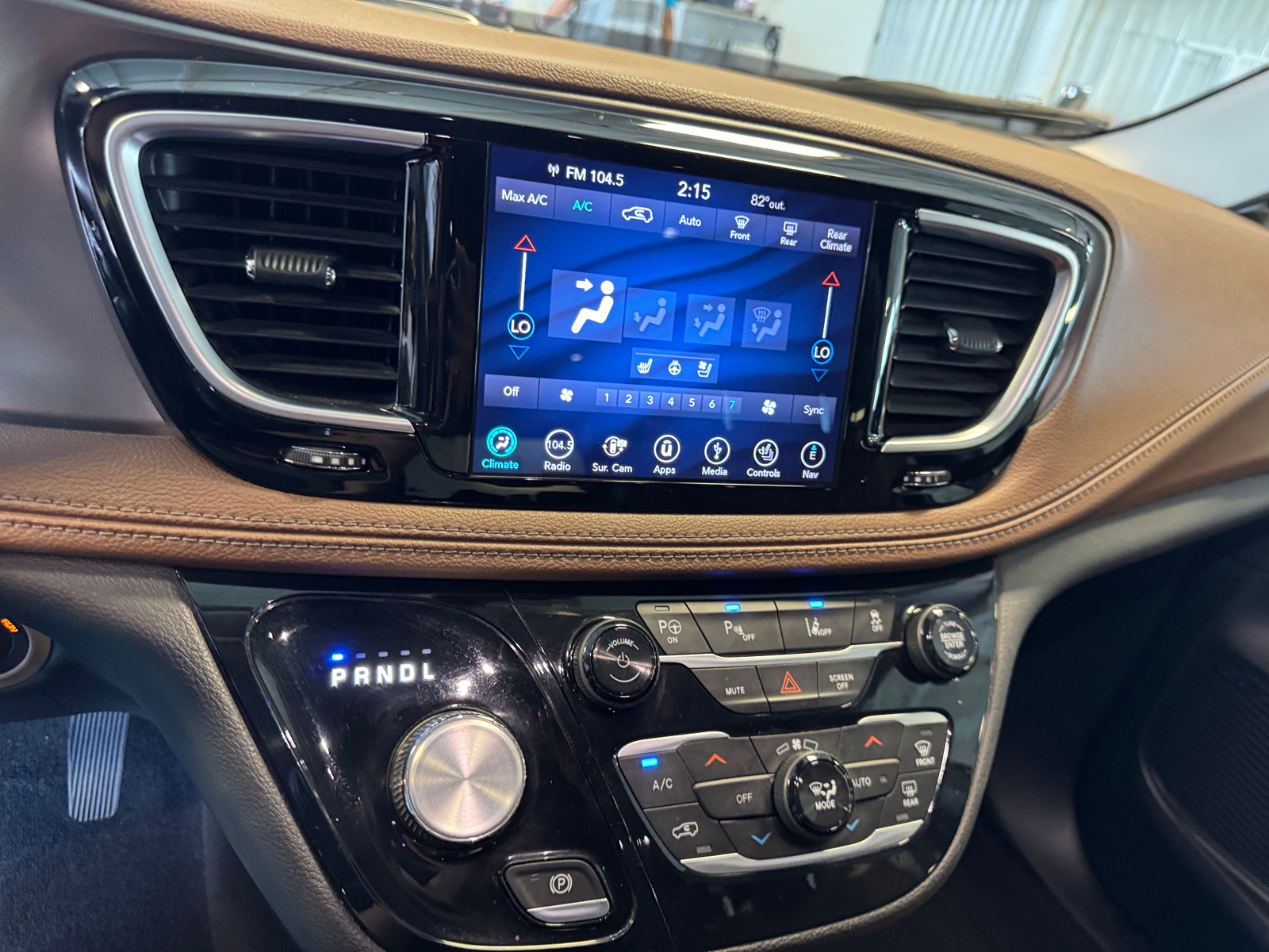 Thumbnail: 2018 Chrysler Pacifica - 3