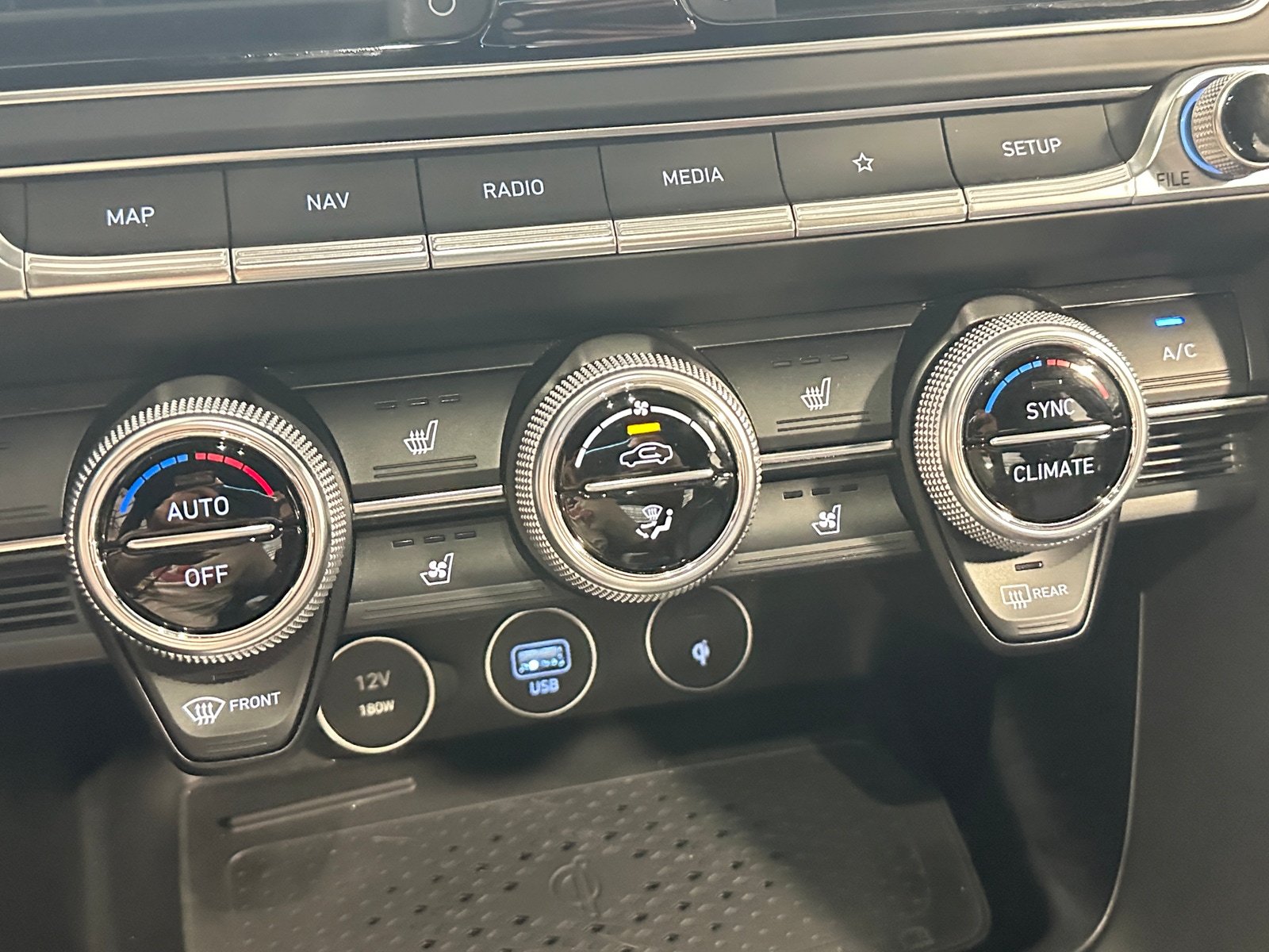 Thumbnail: 2023 Genesis G70 - 4