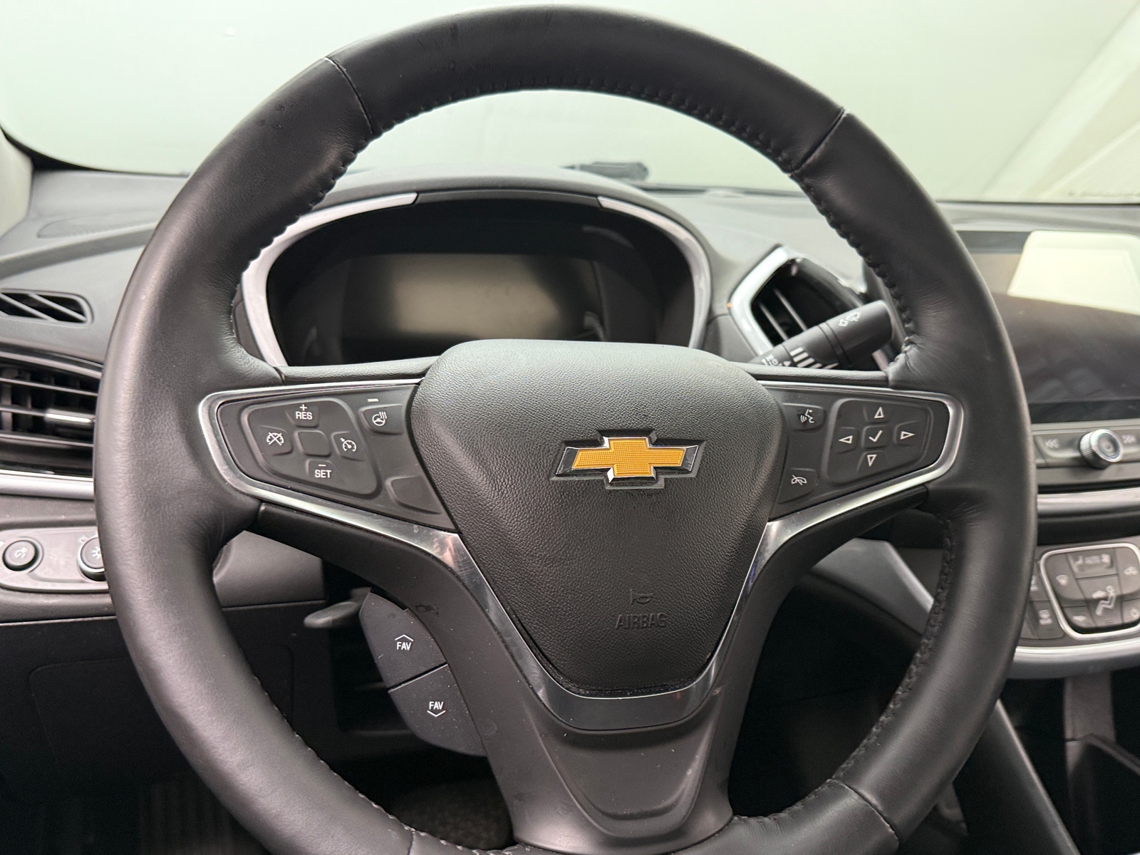 Thumbnail: 2018 Chevrolet Volt - 5