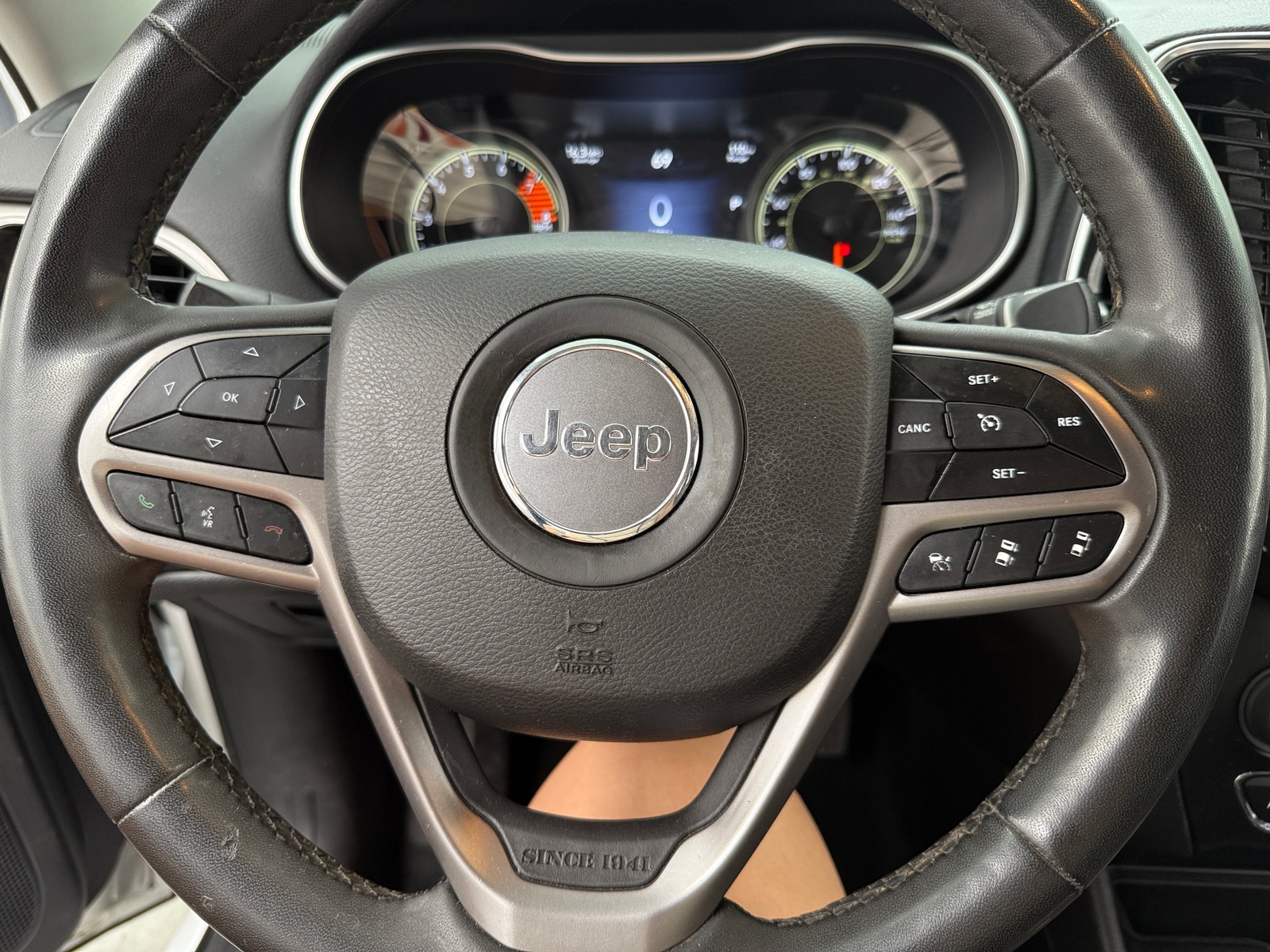 Thumbnail: 2022 Jeep Cherokee - 4