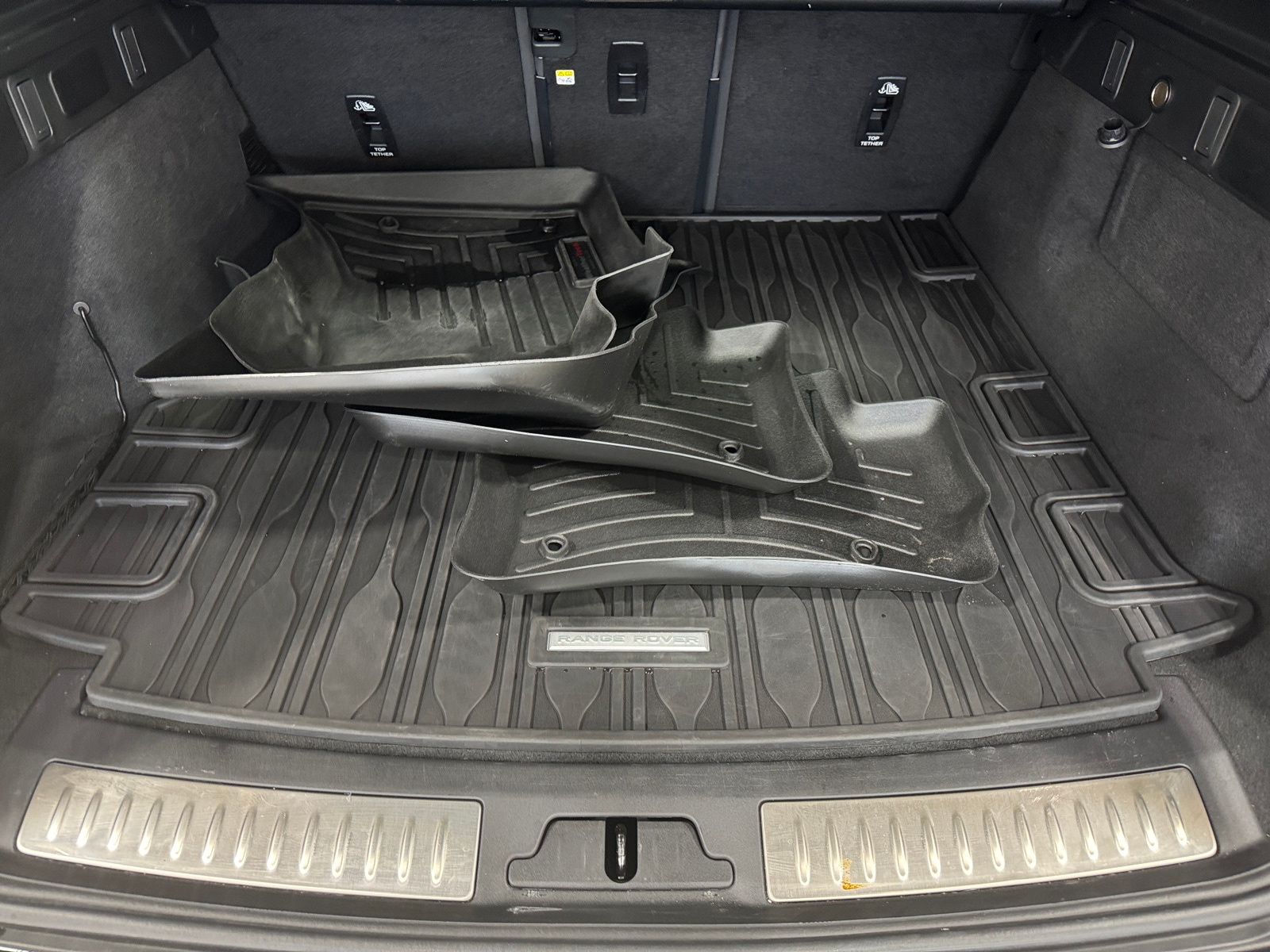 Thumbnail: 2021 Land Rover Range Rover Velar - 6
