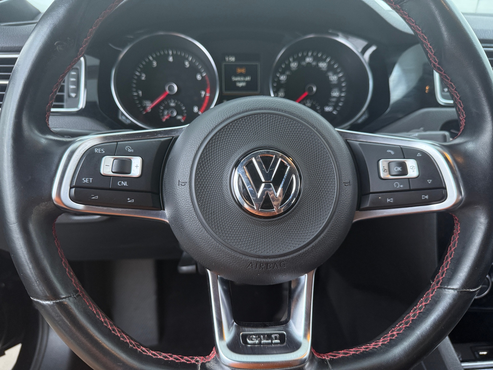 Thumbnail: 2017 Volkswagen Jetta - 4