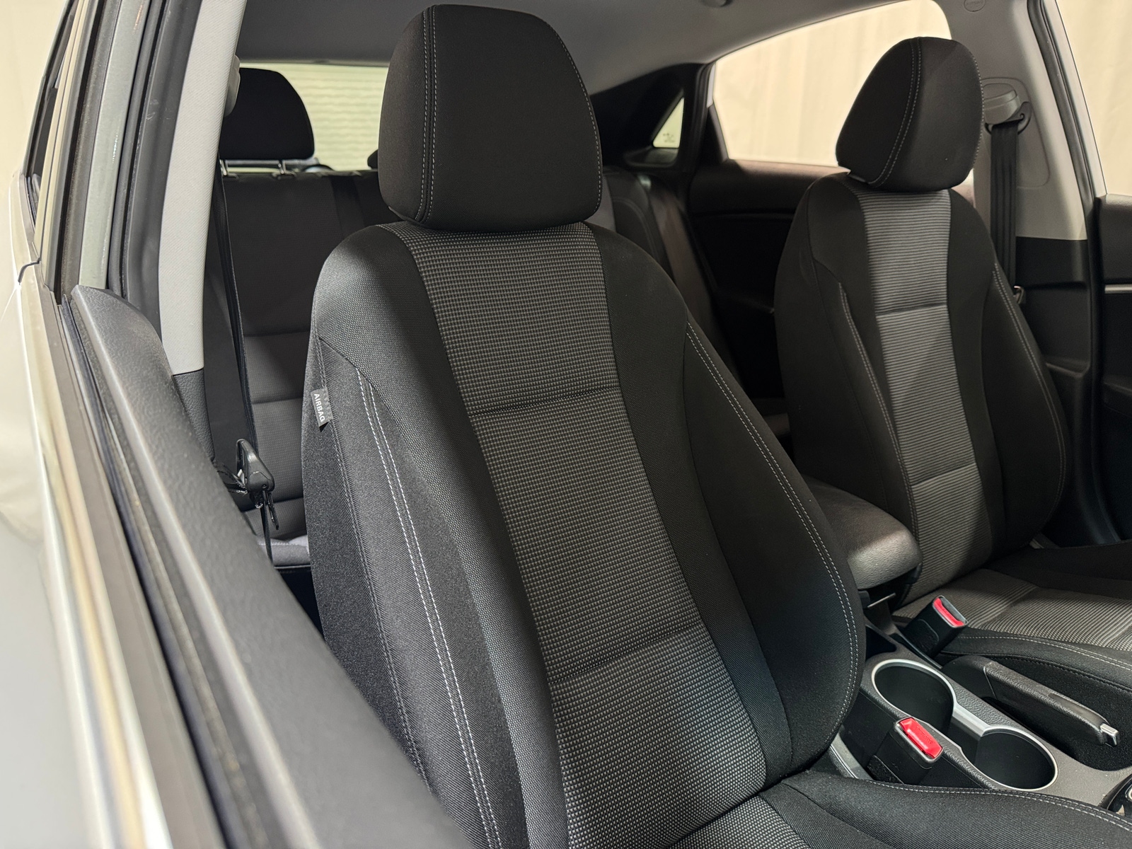 Thumbnail: 2016 Hyundai Elantra - 2