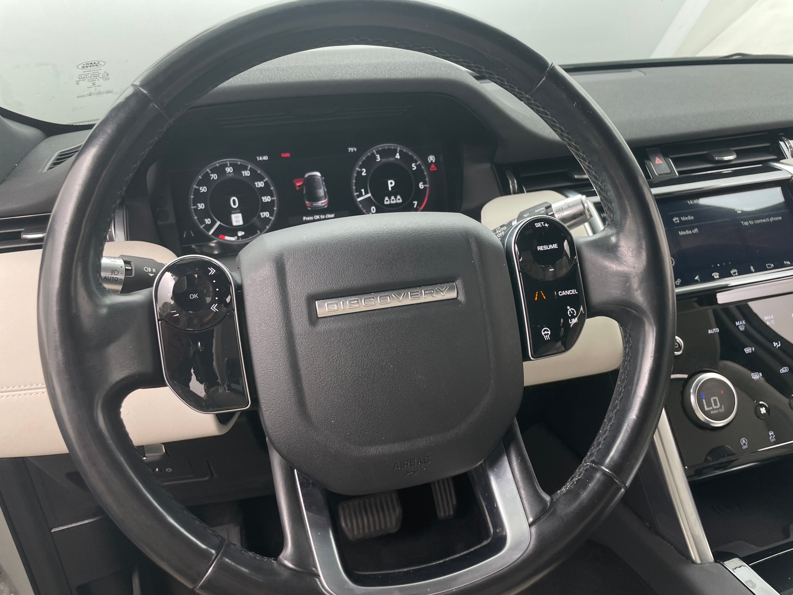 Thumbnail: 2020 Land Rover Discovery Sport - 4