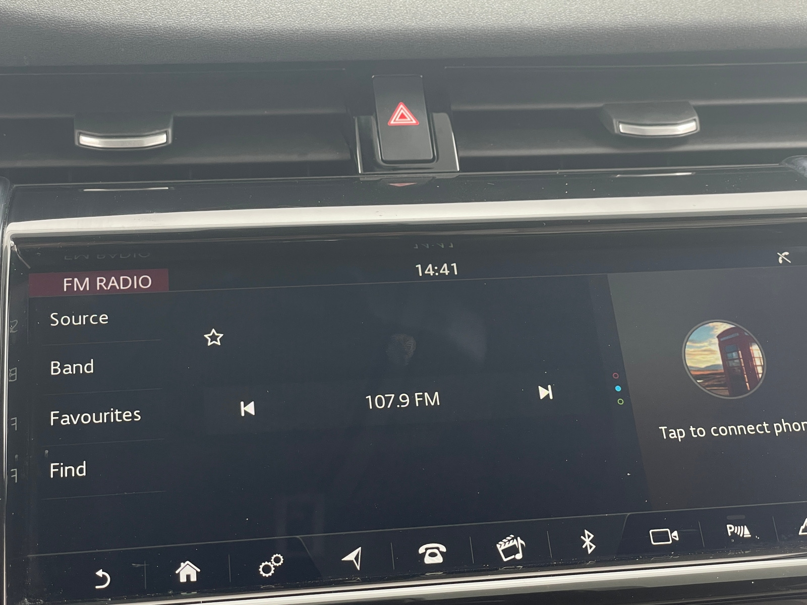 Thumbnail: 2020 Land Rover Discovery Sport - 3
