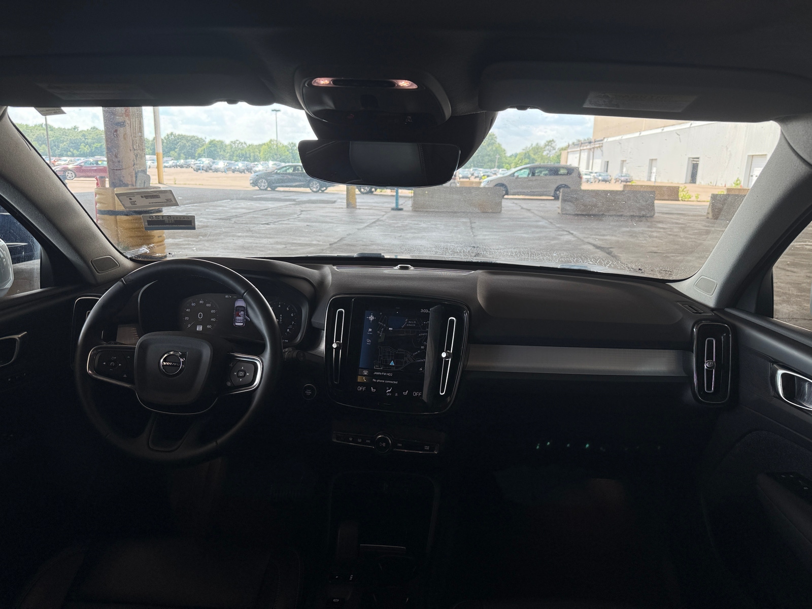 Thumbnail: 2022 Volvo XC40 - 2