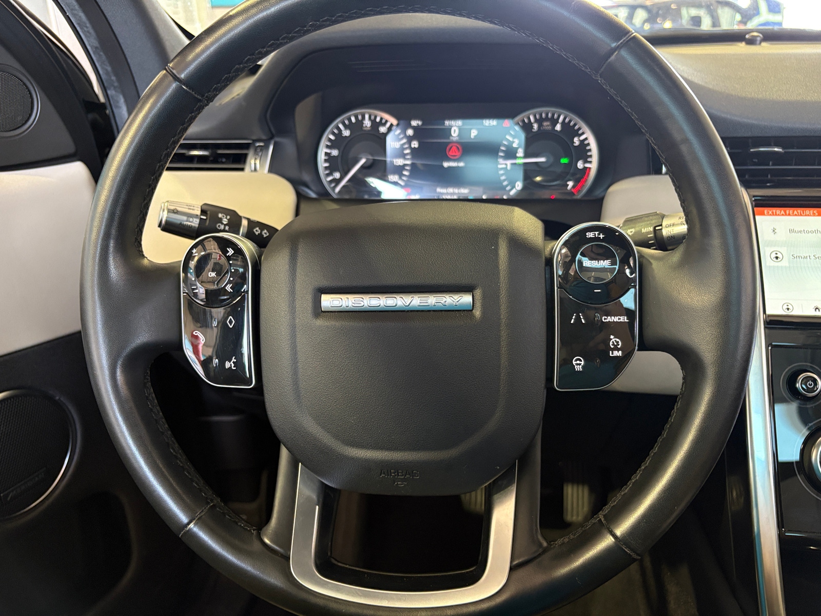 Thumbnail: 2020 Land Rover Discovery Sport - 4