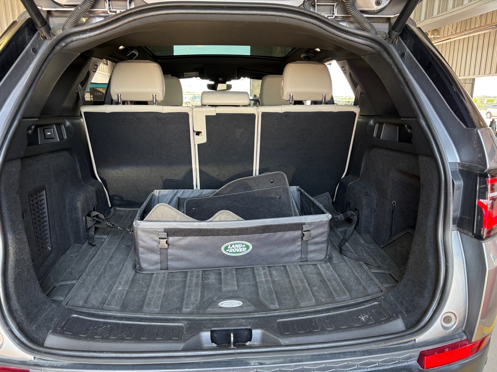Thumbnail: 2020 Land Rover Discovery Sport - 6