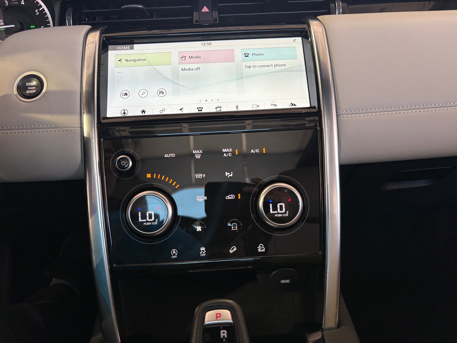 Thumbnail: 2020 Land Rover Discovery Sport - 3