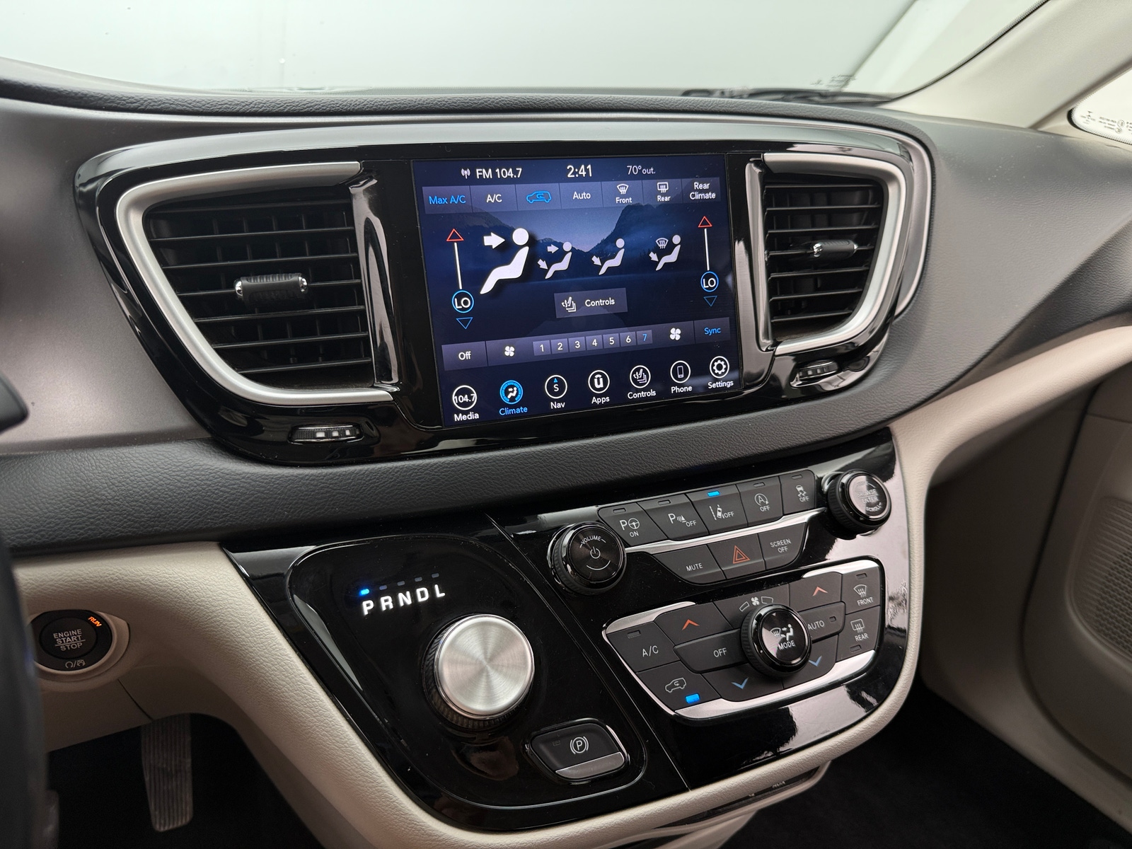 Thumbnail: 2020 Chrysler Pacifica - 3