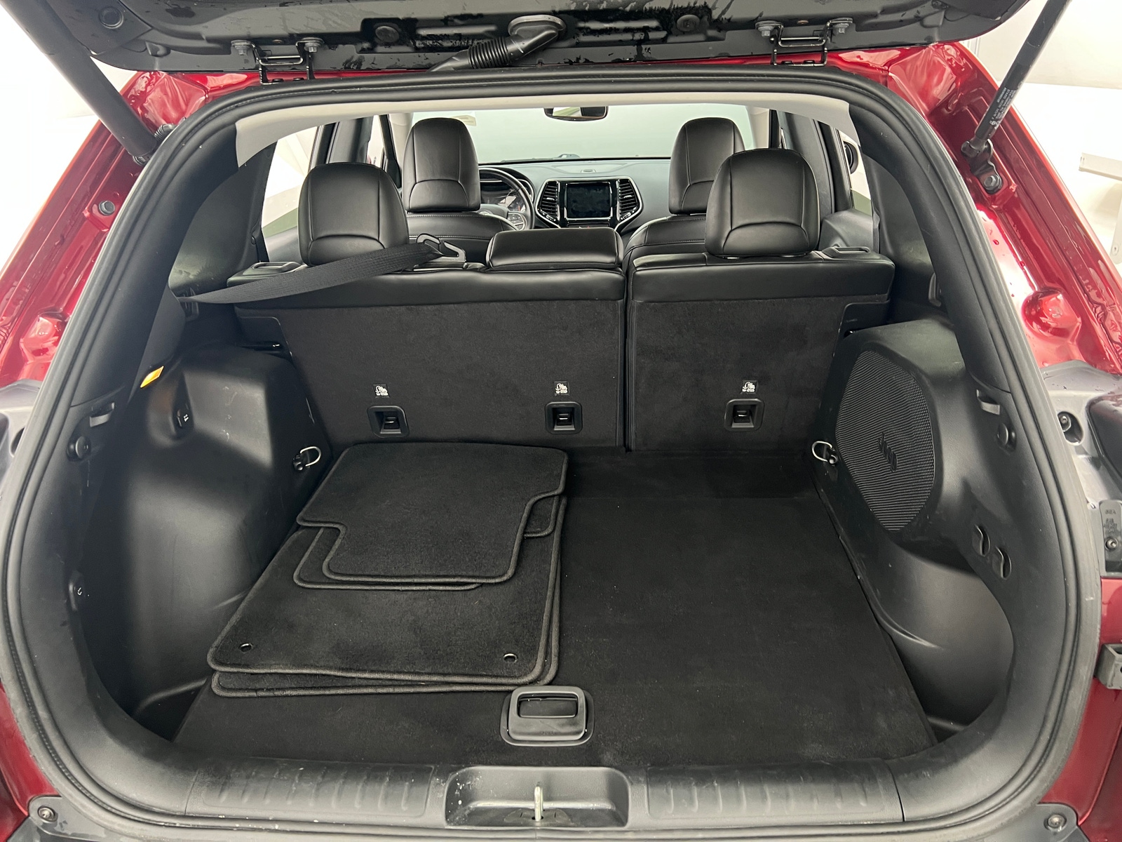Thumbnail: 2020 Jeep Cherokee - 6