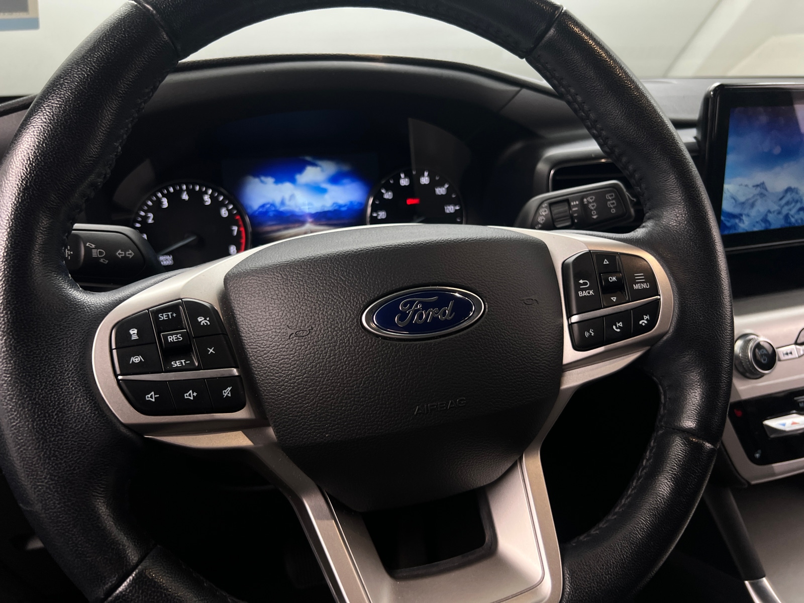 Thumbnail: 2022 Ford Explorer - 5