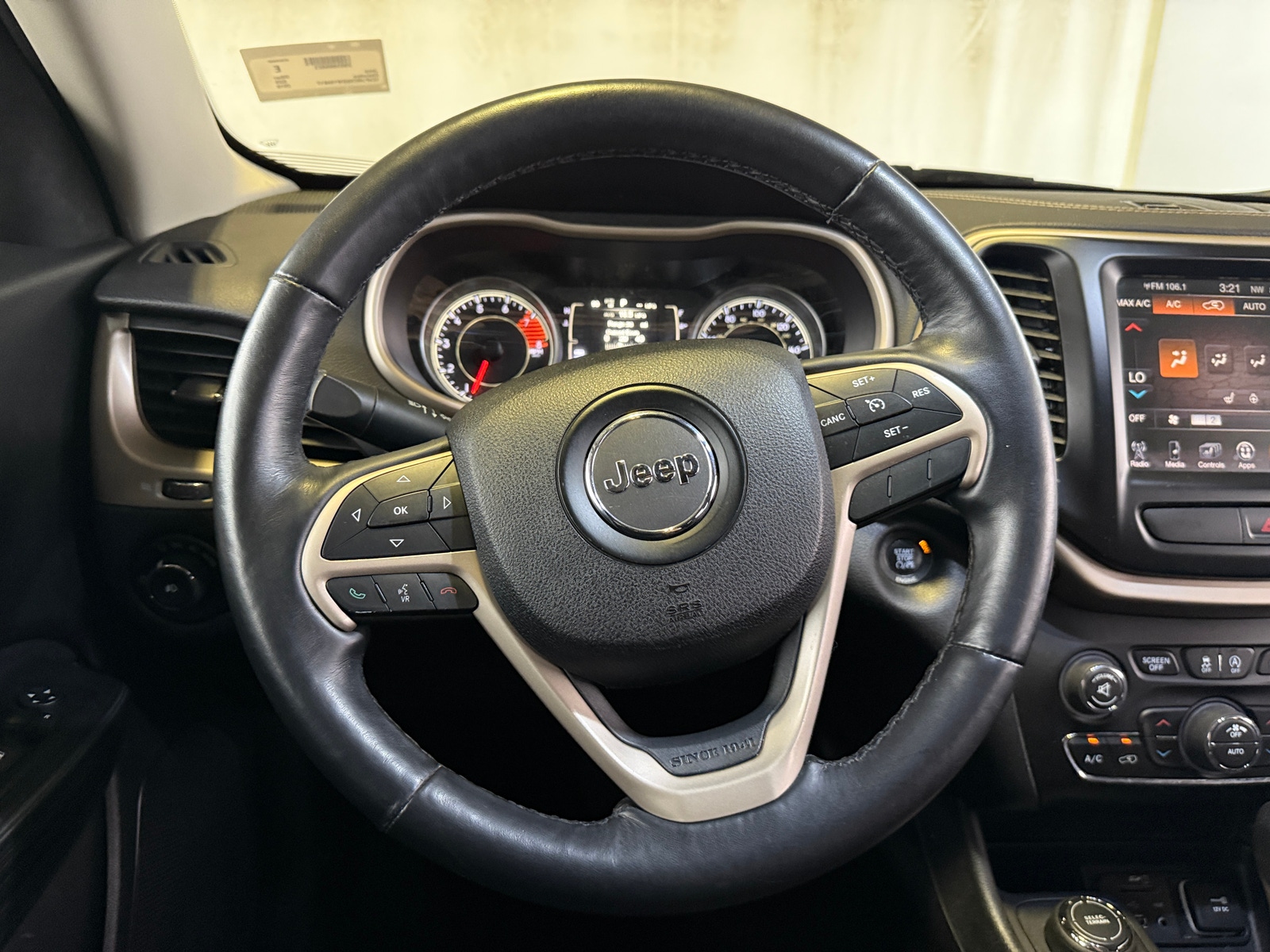 Thumbnail: 2016 Jeep Cherokee - 5