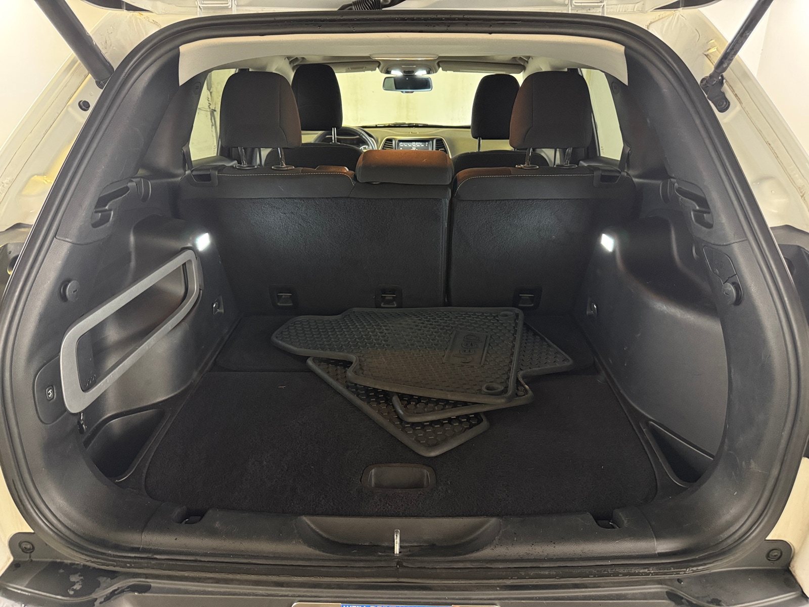 Thumbnail: 2016 Jeep Cherokee - 7
