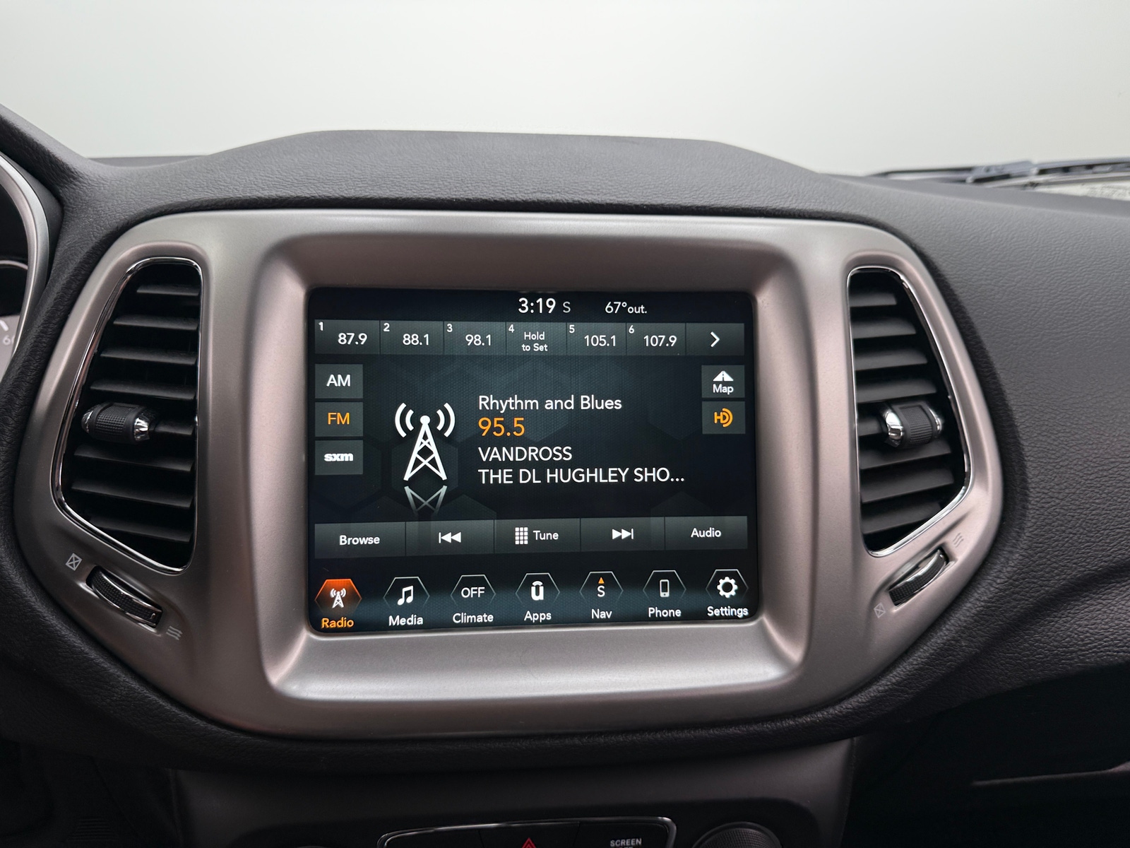 Thumbnail: 2018 Jeep Compass - 4