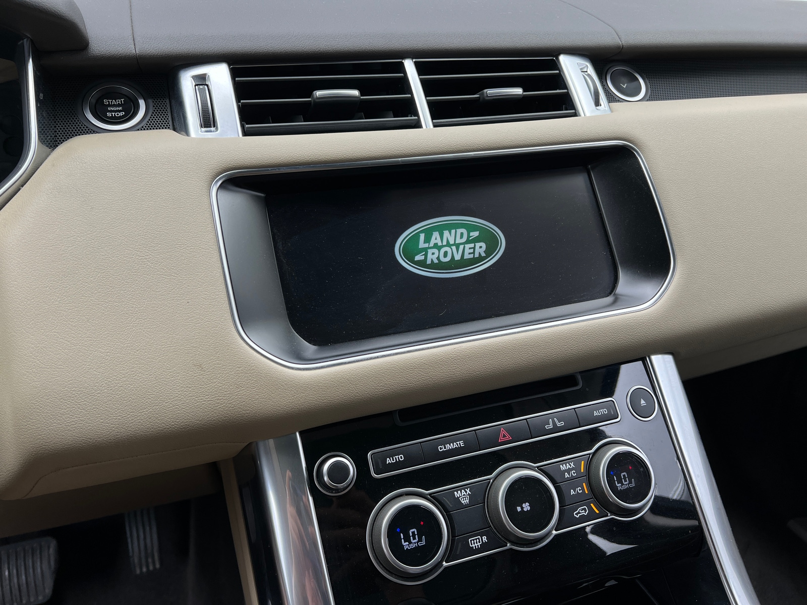 Thumbnail: 2017 Land Rover Range Rover Sport - 3