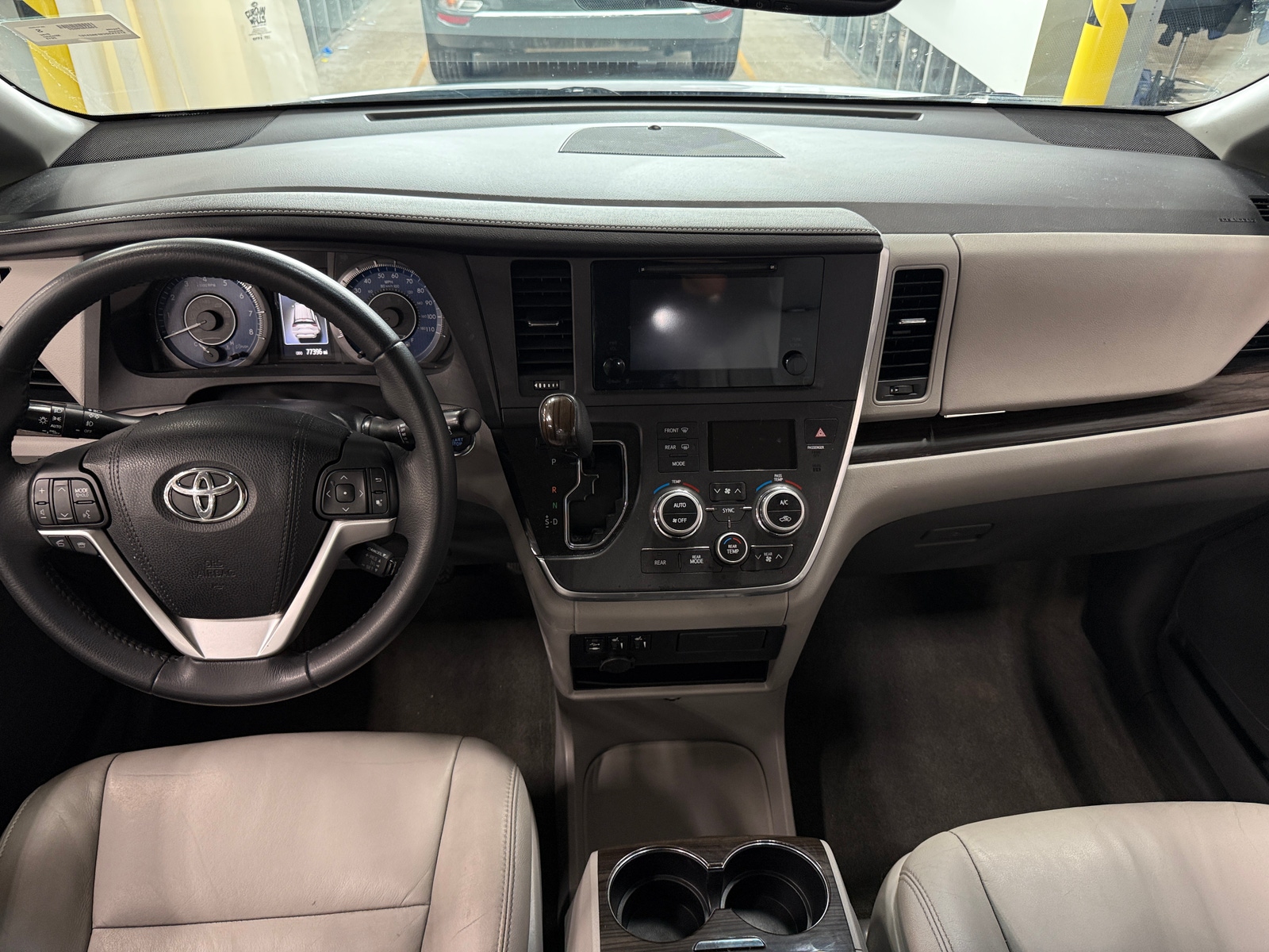 Thumbnail: 2015 Toyota Sienna - 2