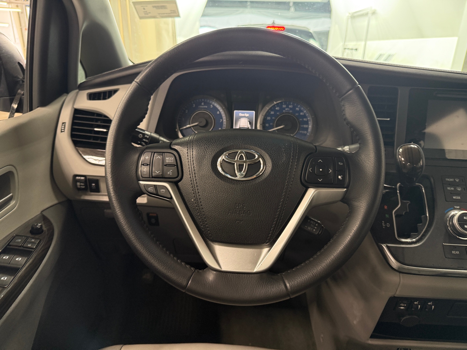 Thumbnail: 2015 Toyota Sienna - 4