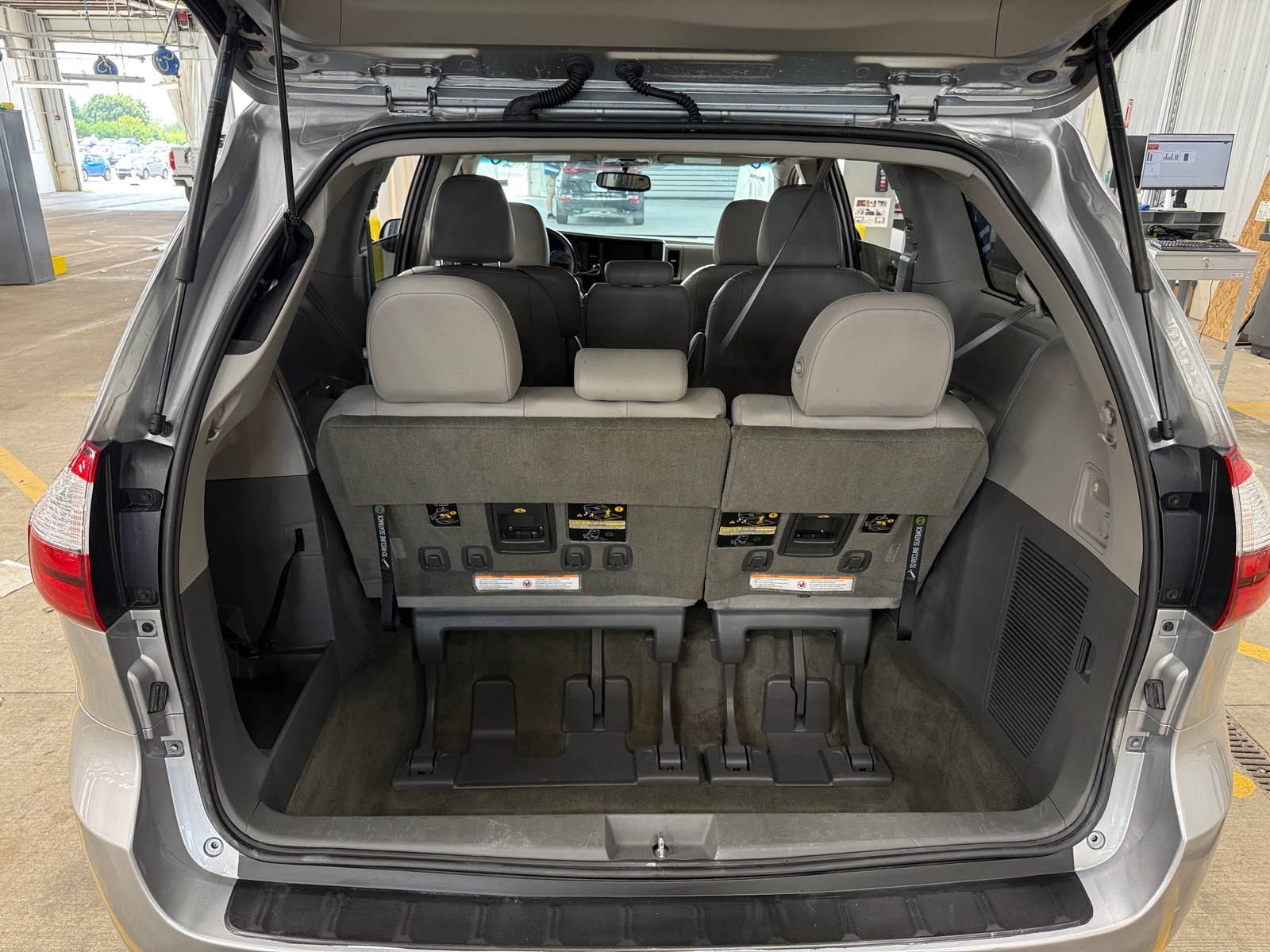 Thumbnail: 2015 Toyota Sienna - 6