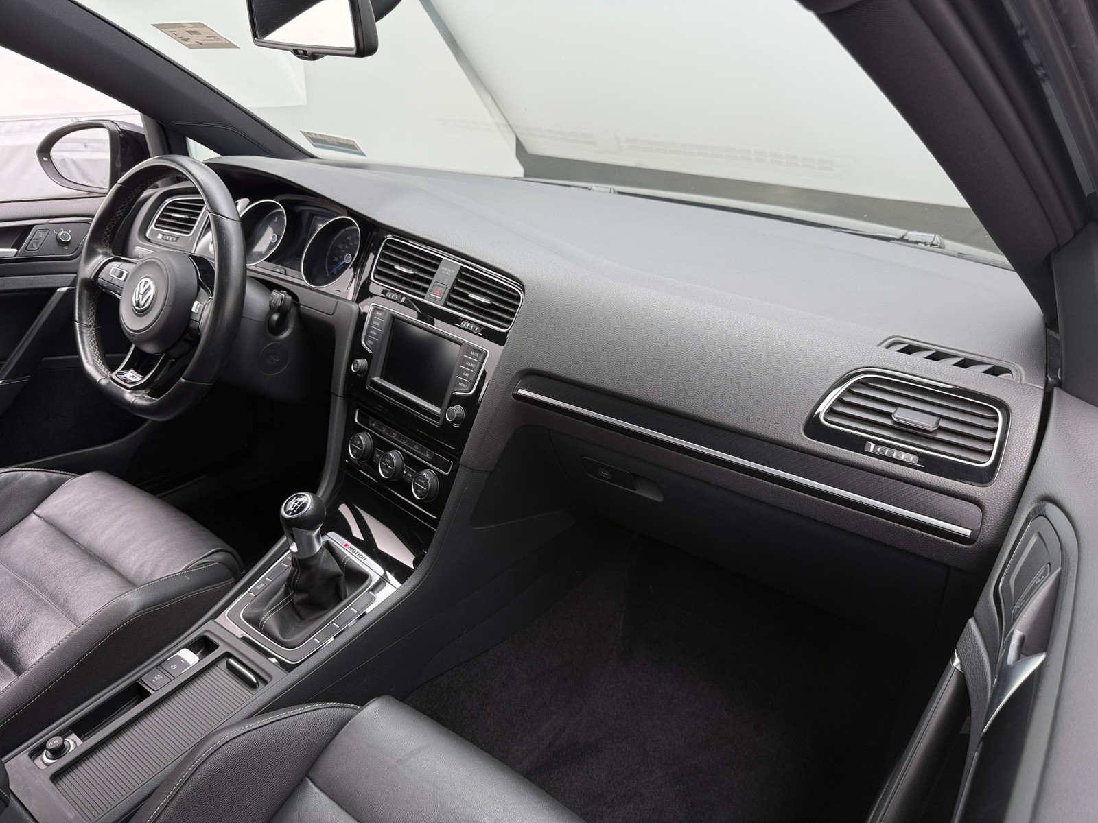 Thumbnail: 2016 Volkswagen Golf - 3