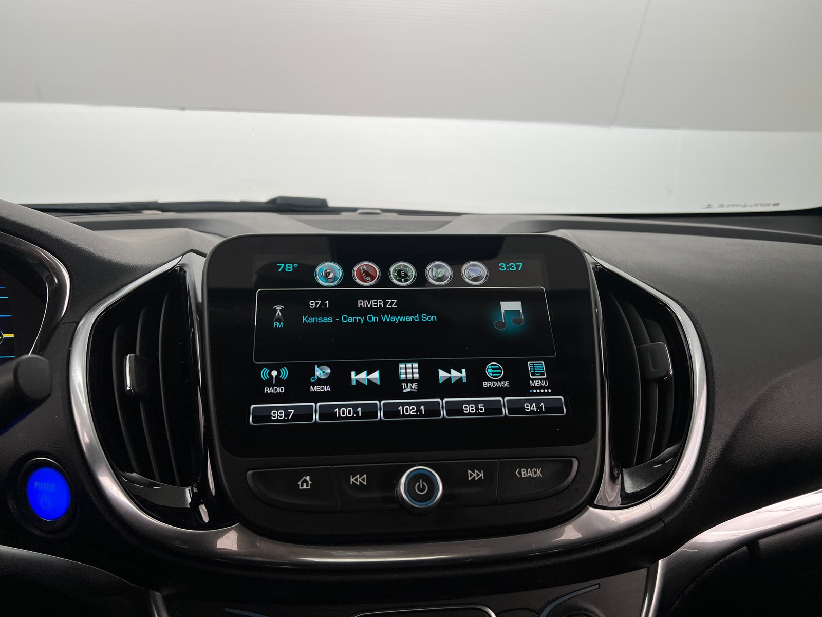 Thumbnail: 2018 Chevrolet Volt - 3